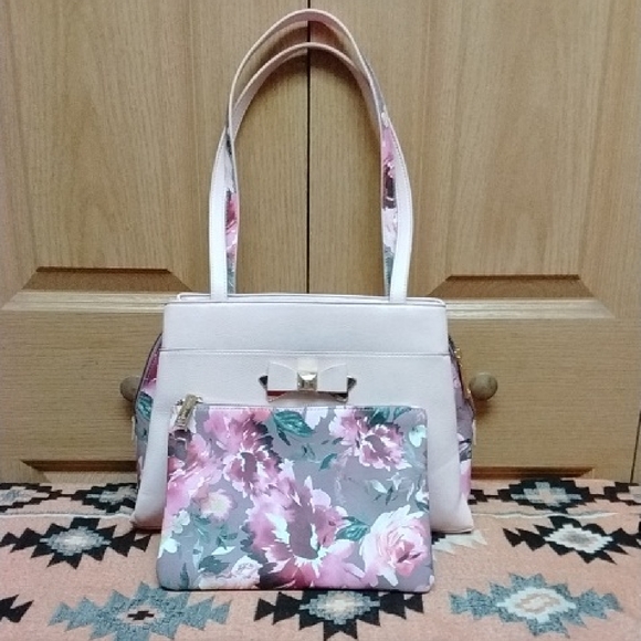 Betsey Johnson Handbags - Betsey Johnson Floral Pink and Green Women's Handbag Set